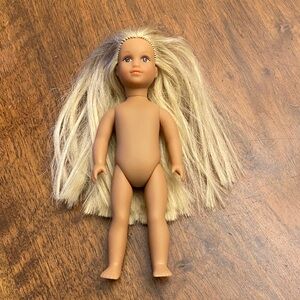 AMERICAN GIRL Doll Julie